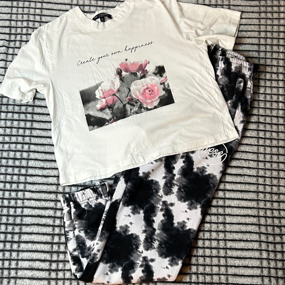 Stylish Crop Top & Sweatpants Set (S)
